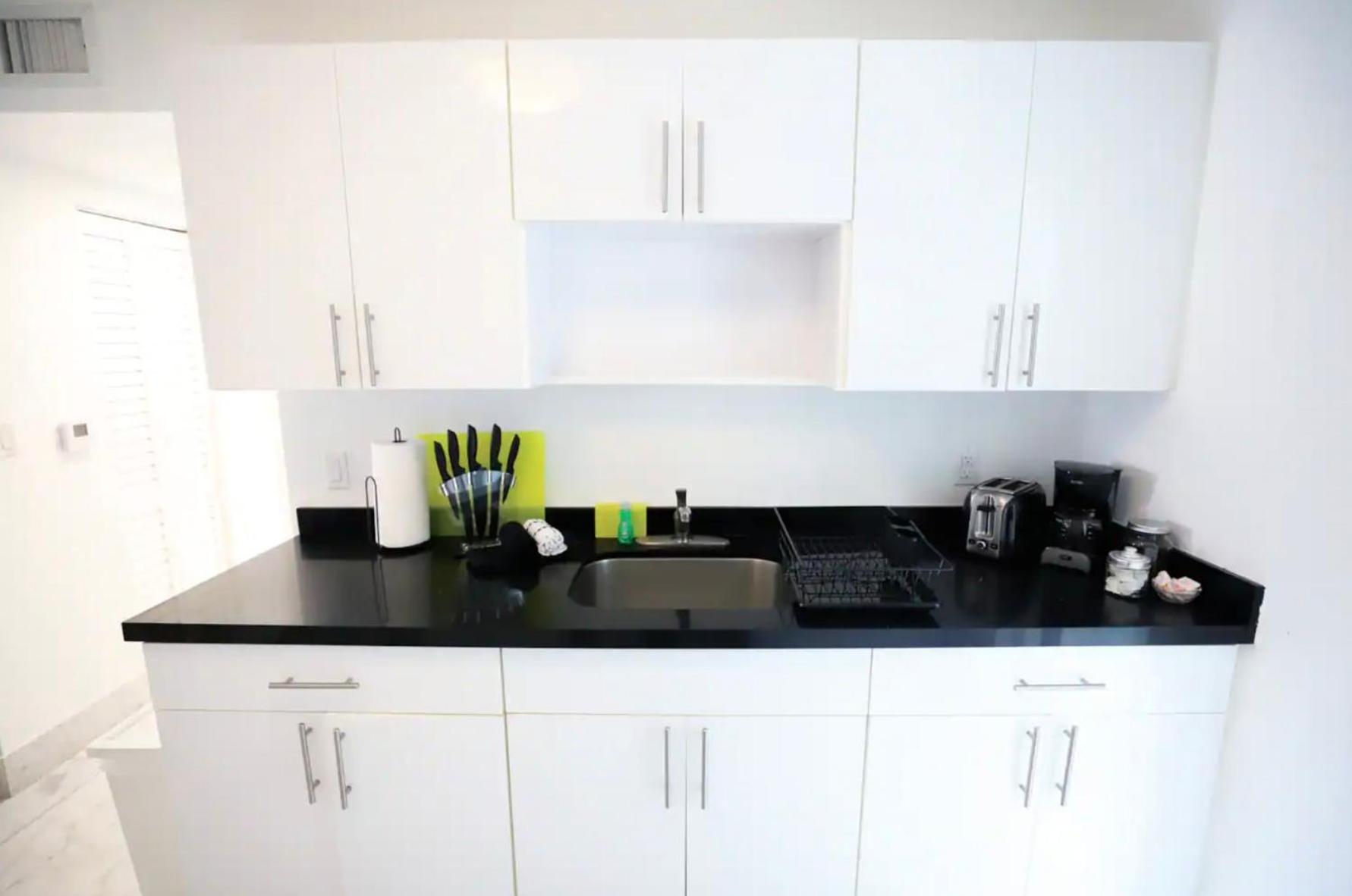 South Beach 2 Bedroom Family & Pet Friendly Apartment With Balcony & Free Parking Маями Бийч Екстериор снимка